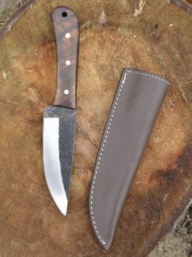 Utility knife with walnut handle