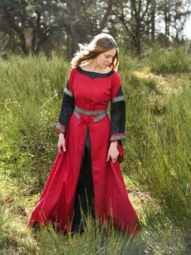 Noble medieval dress Bliaut red-black XXL