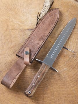 Dagger with wooden handle