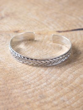 Viking bangle with braided pattern