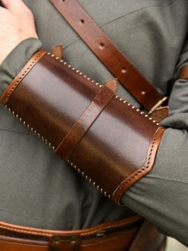 Leather bracers Arnulf brown