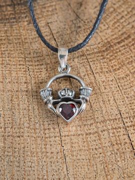 Claddagh necklace with zirconia