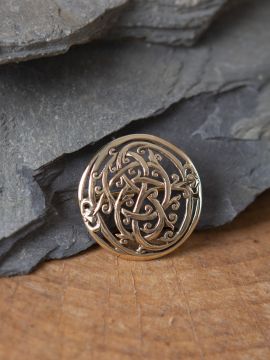 Viking brooch with tendril pattern