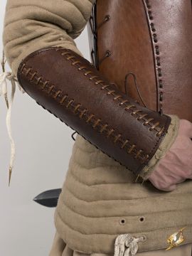 Squire bracers, brown