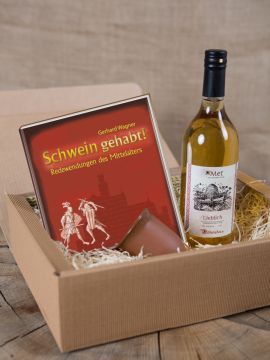 Gift box with mead, clay mug and book