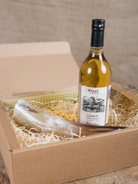 Gift box with mead and Drinking Horn