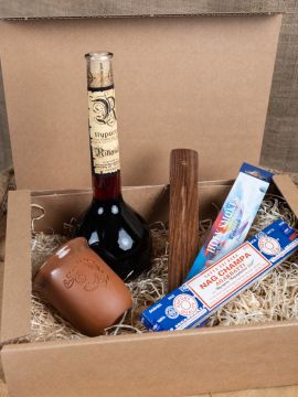 Winter magic" gift box with spiced wine