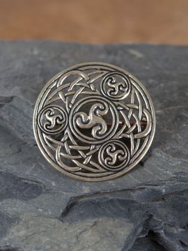 Brooch triskele bronze