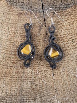 Earrings with tiger's eye