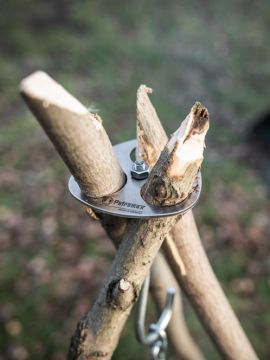 Tripod ring with chain and hook