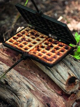 Cast iron waffle iron long