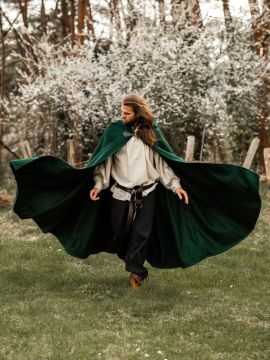 Wool cape with dragon clasp green