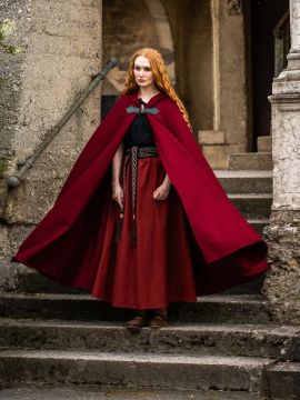 Wool cape with dragon clasp red