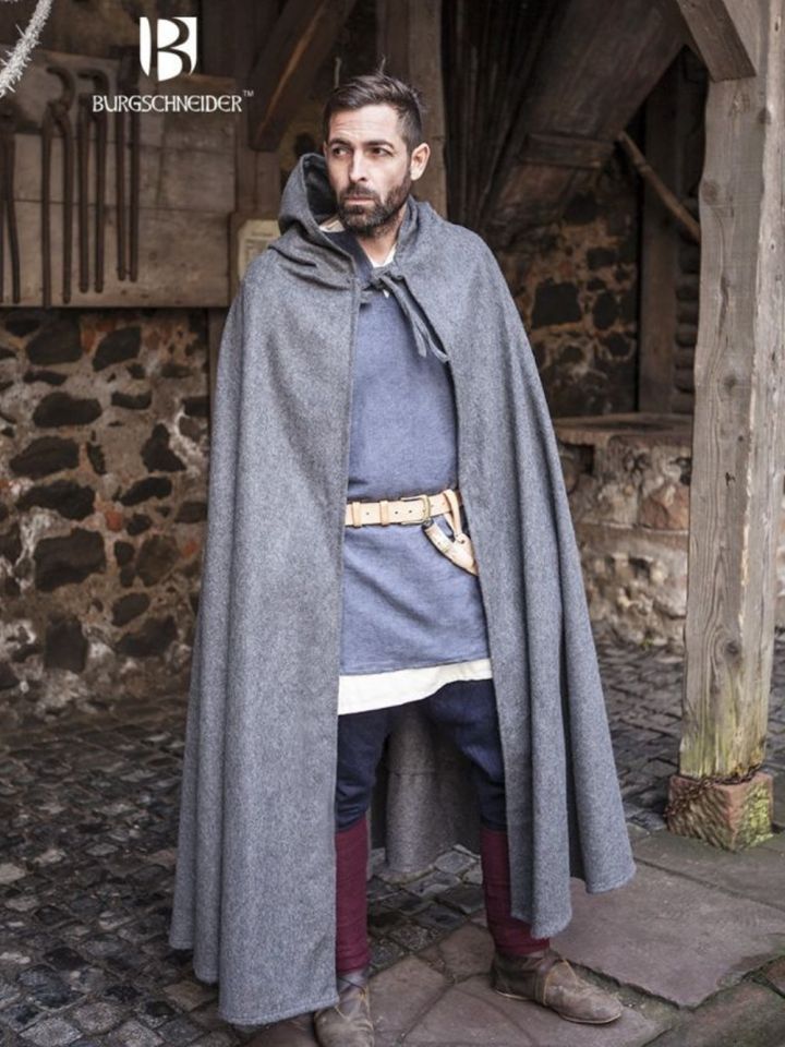 Hibernus gray hooded cape