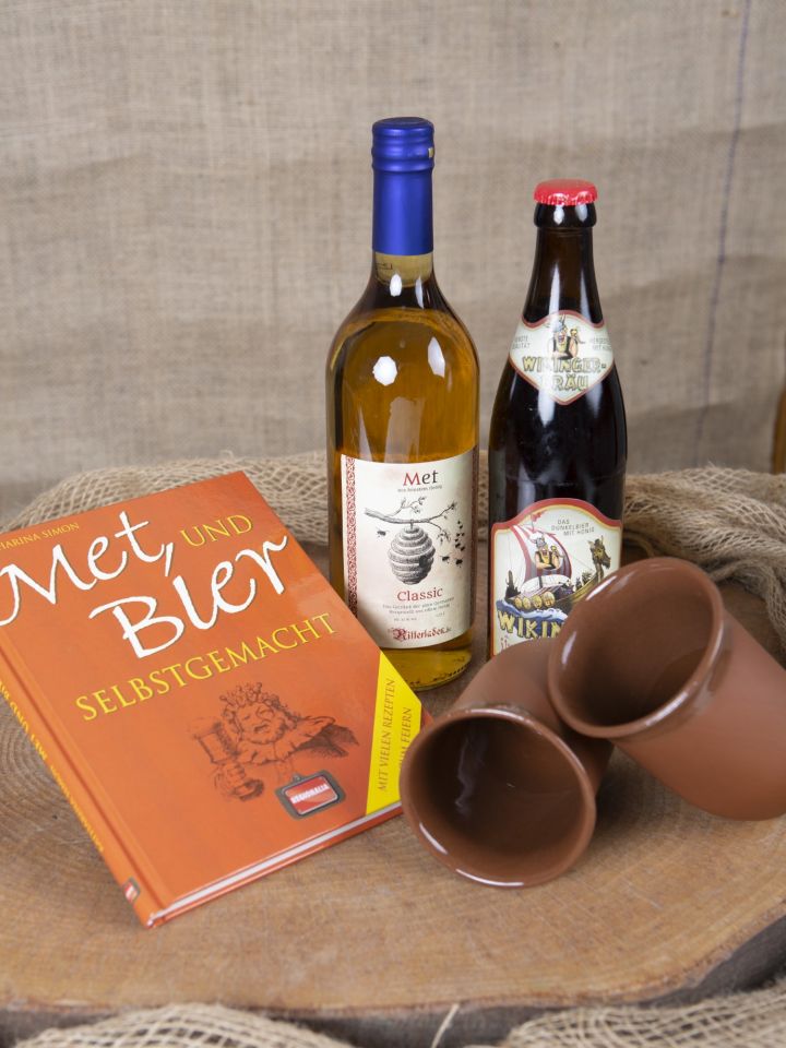 Mead and beer" gift set with clay mugs