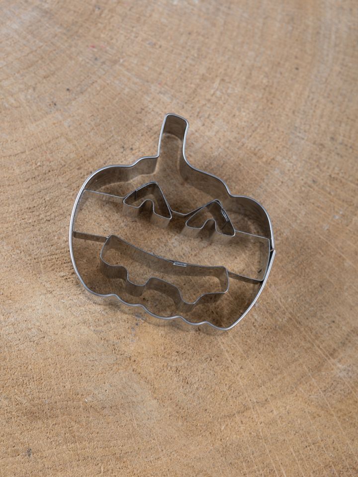 Pumpkin cookie cutter with face