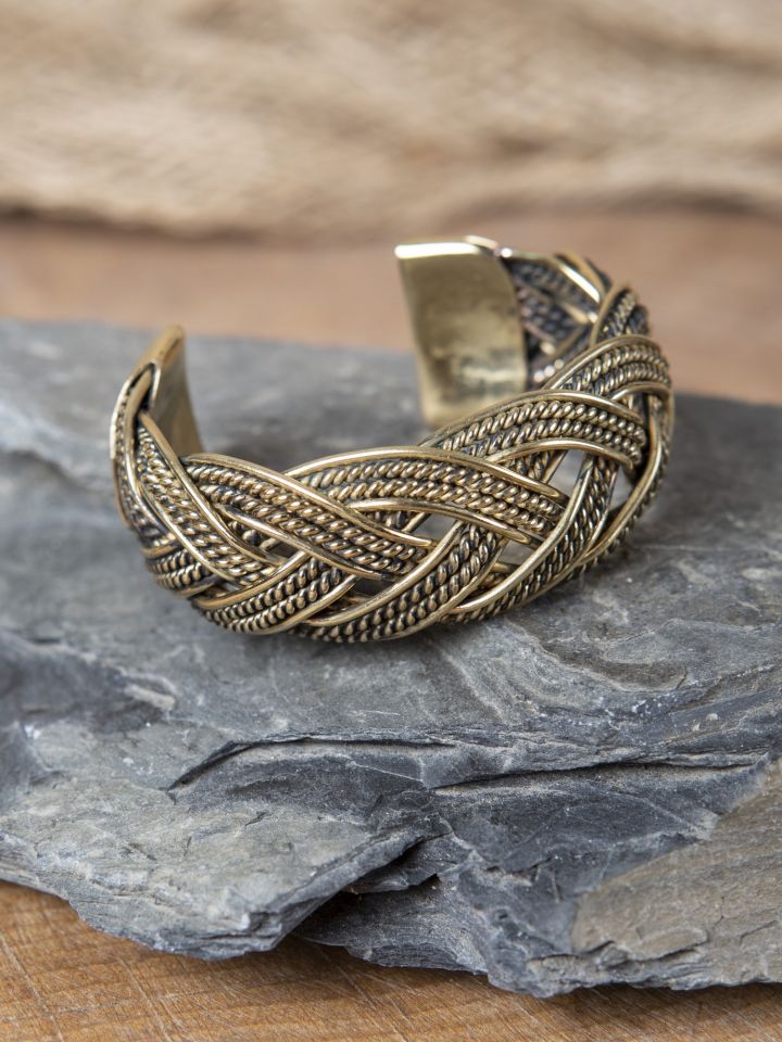 Viking bracelet with cable pattern