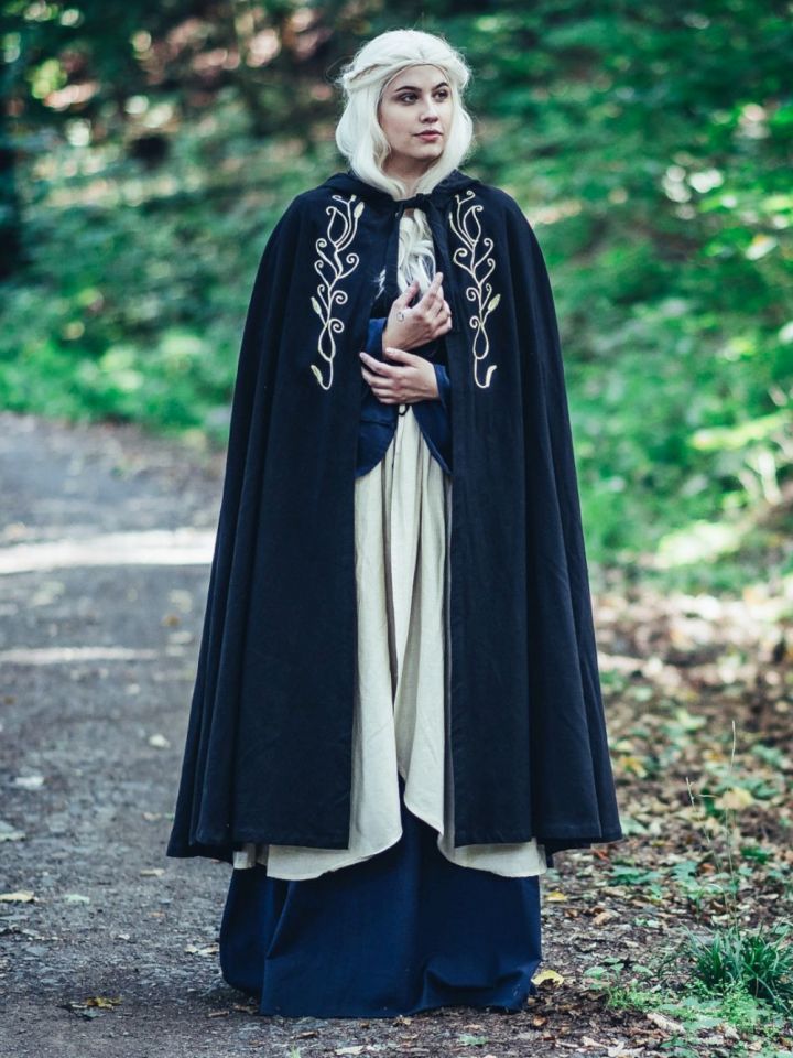 Hooded cape with embroidery black