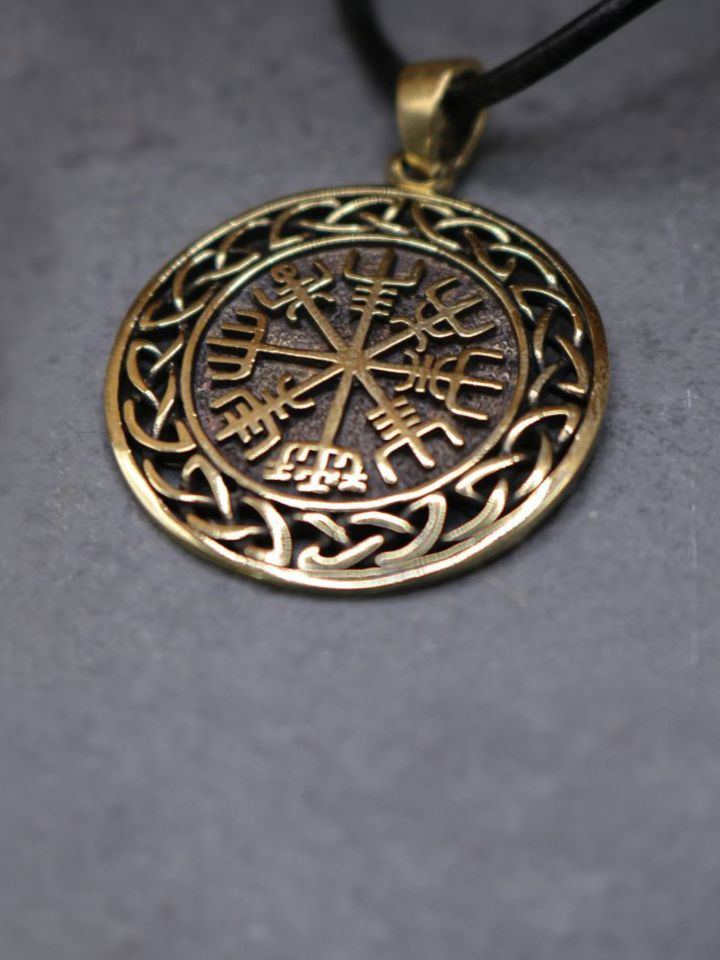 Chain pendant Vegvisir with knot pattern bronze