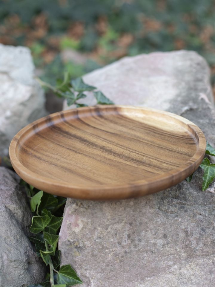 Wooden plate with high rim 25 cm