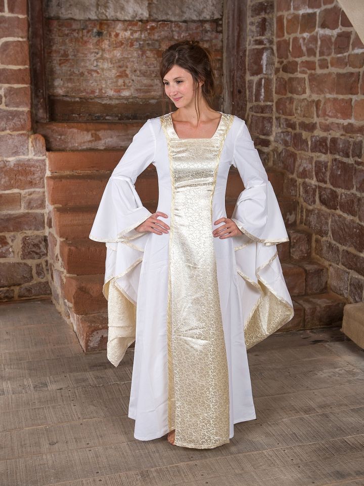 lauretta medieval wedding dress