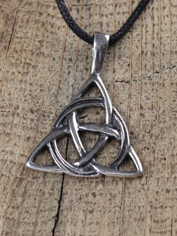 Silver pendant Celtic knot