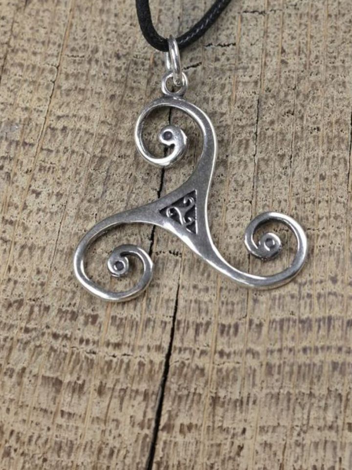 Triskele" pendant