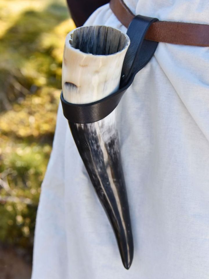 Simple belt holder for Drinking Horn made of black leather