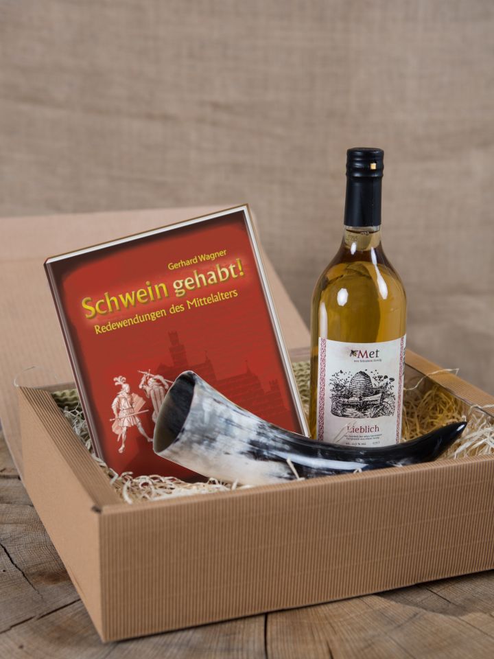 Gift box with mead, Drinking Horn and book