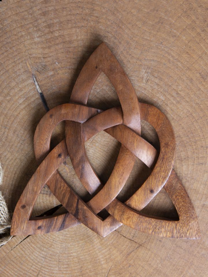 Wooden wall decoration Celtic love knot