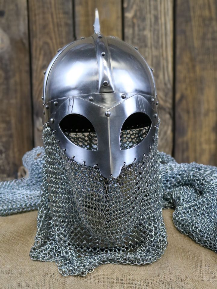 Viking spectacle helmet with chain brim