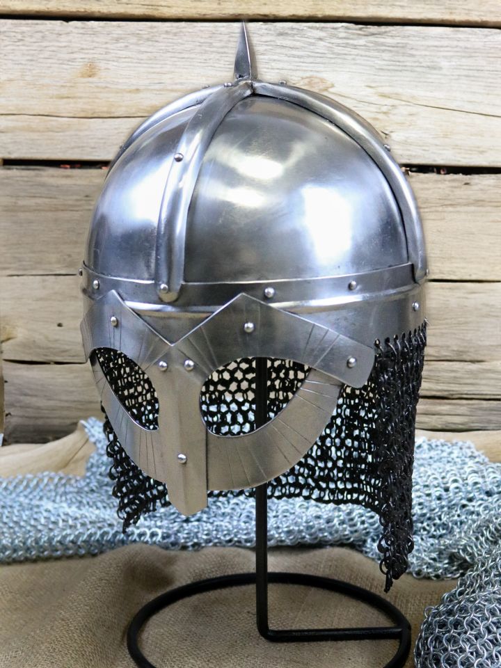 Gjermundbu helmet, Viking goggle helmet with chain brim