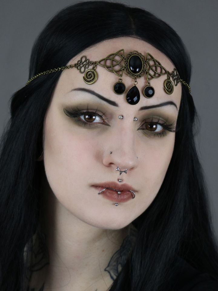 noble headdress Boadicea black