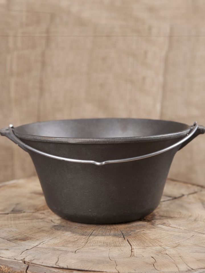 Cast iron stockpot