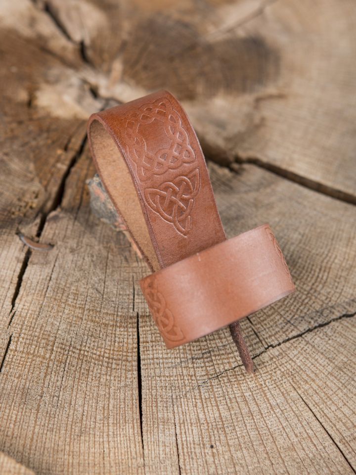 Drinking horn holder with Celtic embossing brown