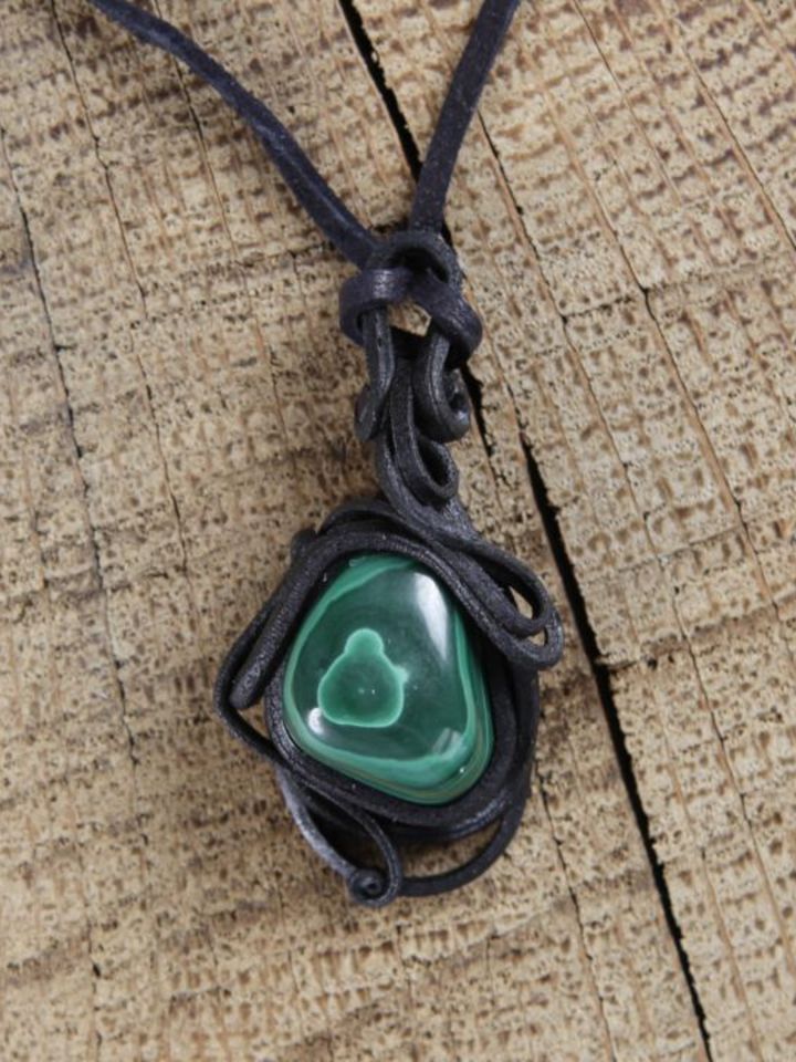 Pendant with malachite