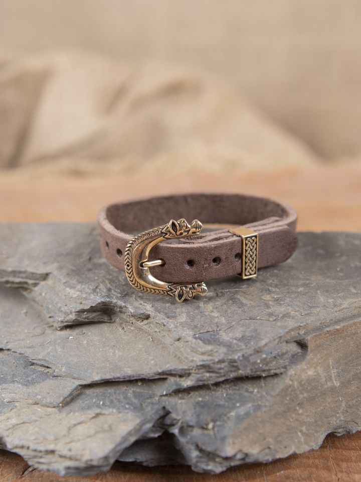 Leather bracelet with bronze buckle