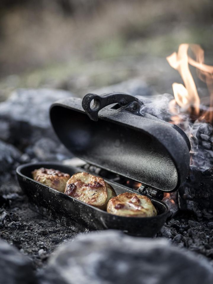 Cast iron potato roaster