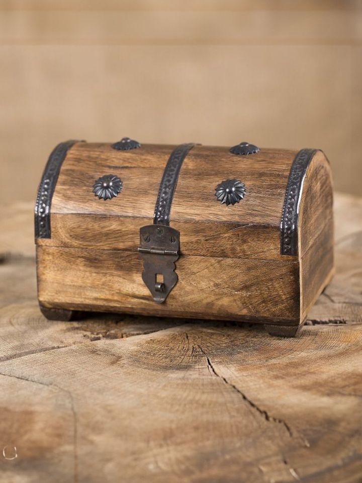 Treasure chest with fittings