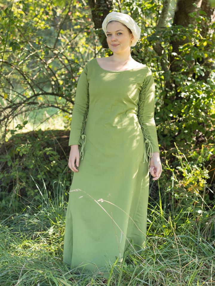 Hildegunde medieval dress