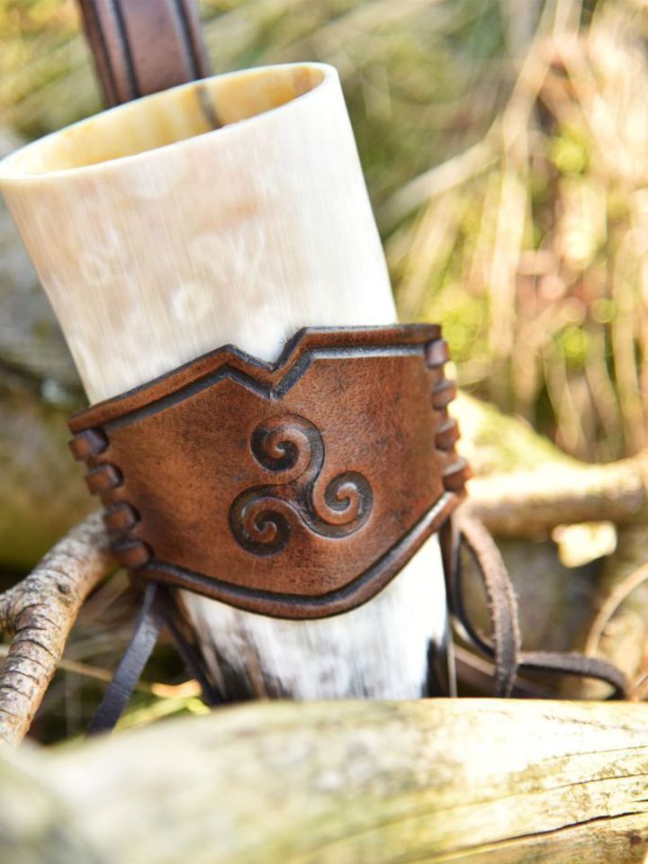 Leather horn holder for Drinking Horn embossed triskele L