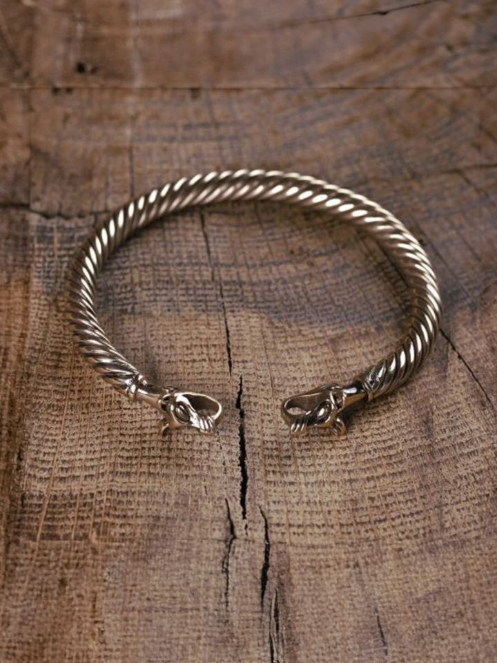 Wolf's head bangle