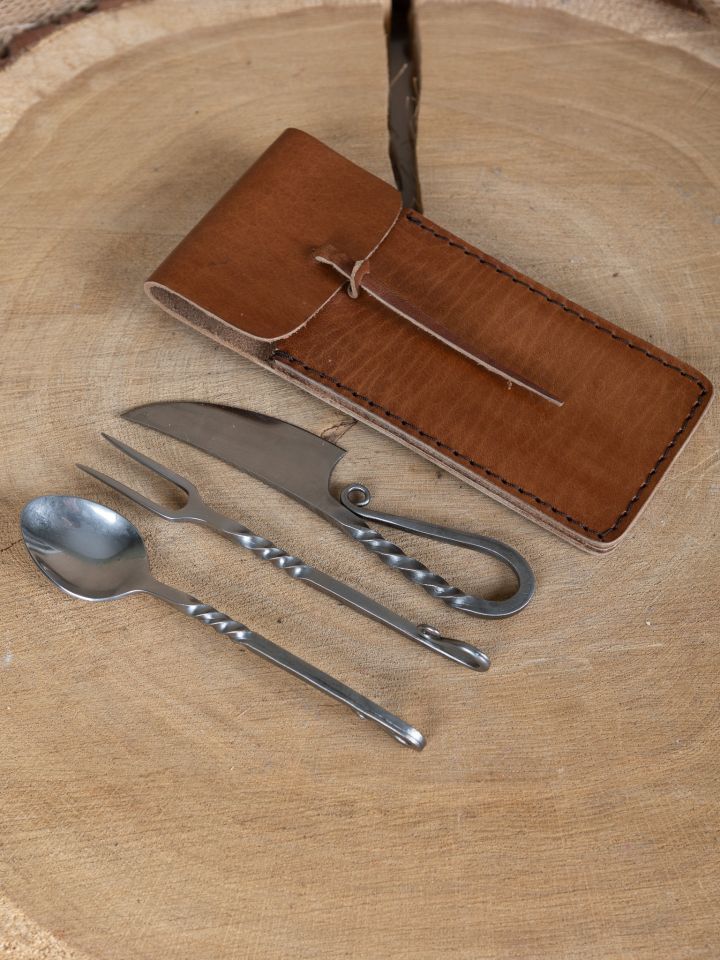 Carter's cutlery made of stainless steel with leather pouch