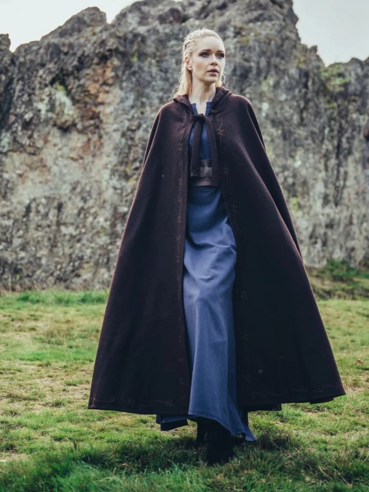 Wool cape with embroidery brown