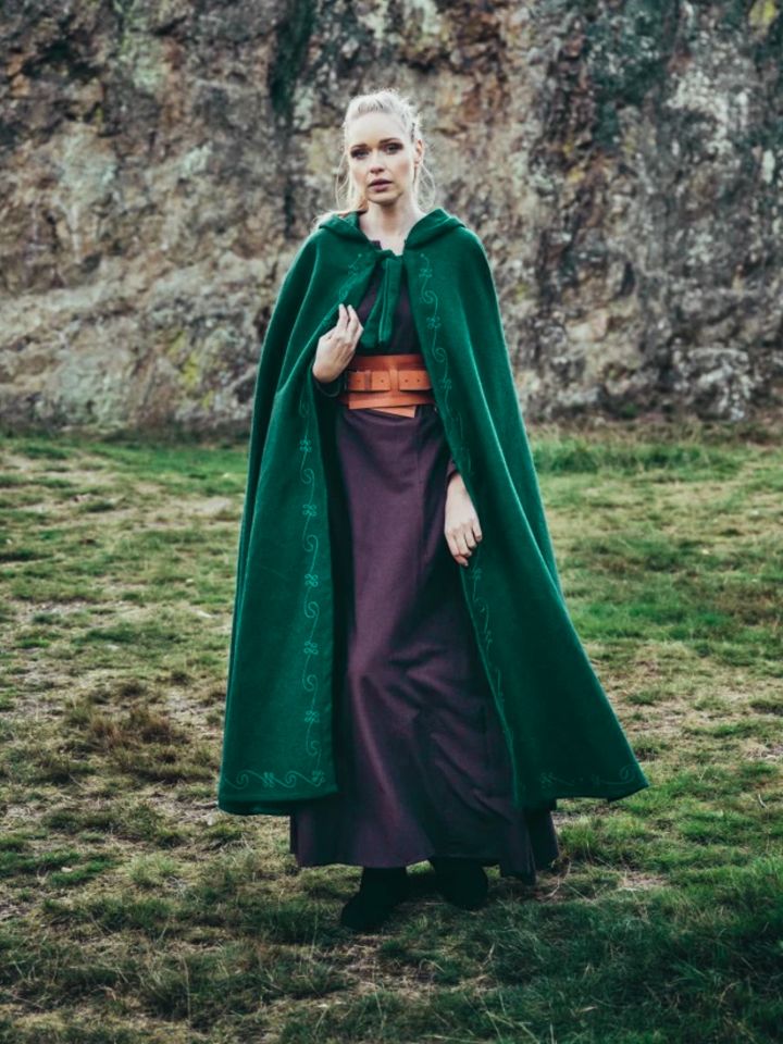 Wool cape with embroidery green