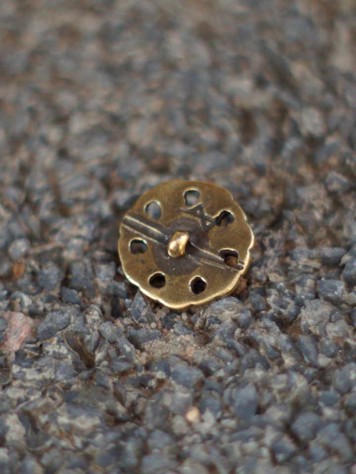 Celtic button brass single 2