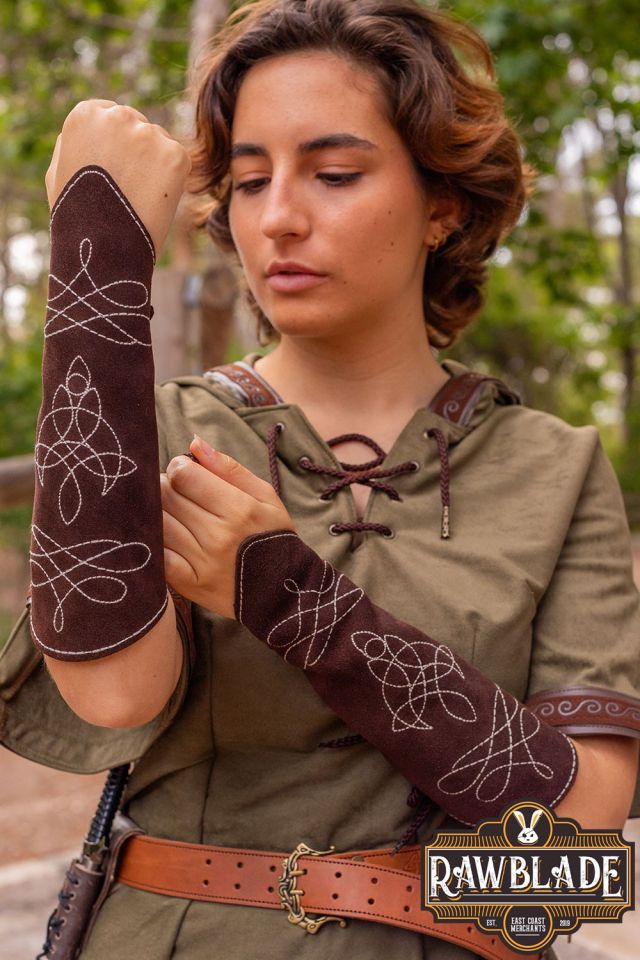 Bracers Vryla brown 2