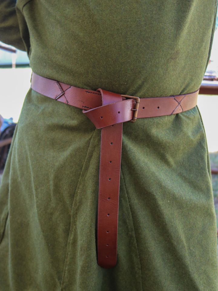 Long belt with decorative stitching brown 2