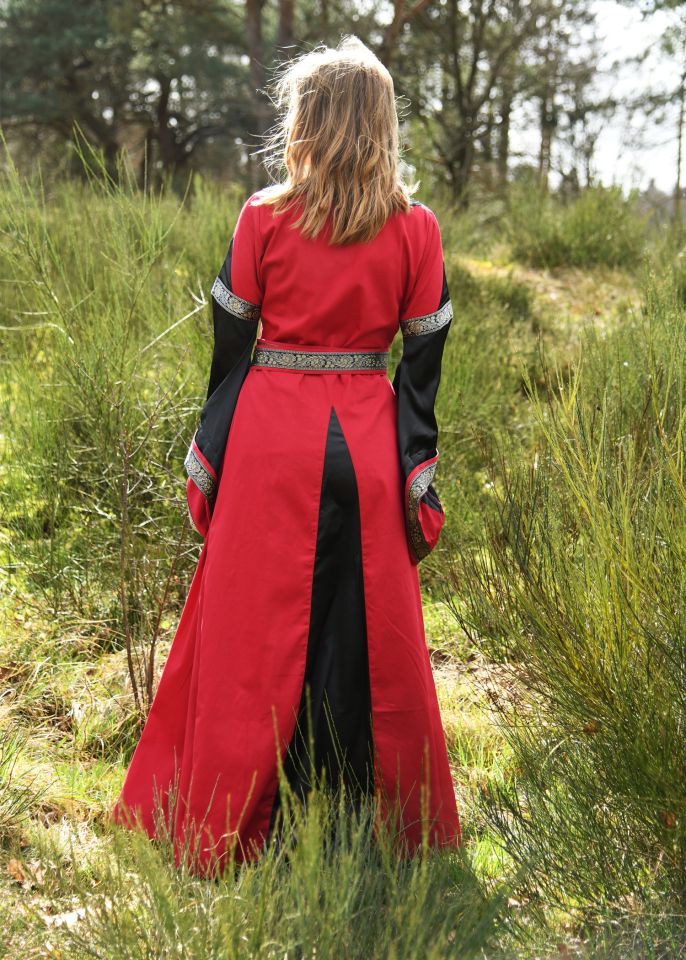 Noble medieval dress Bliaut red-black 2