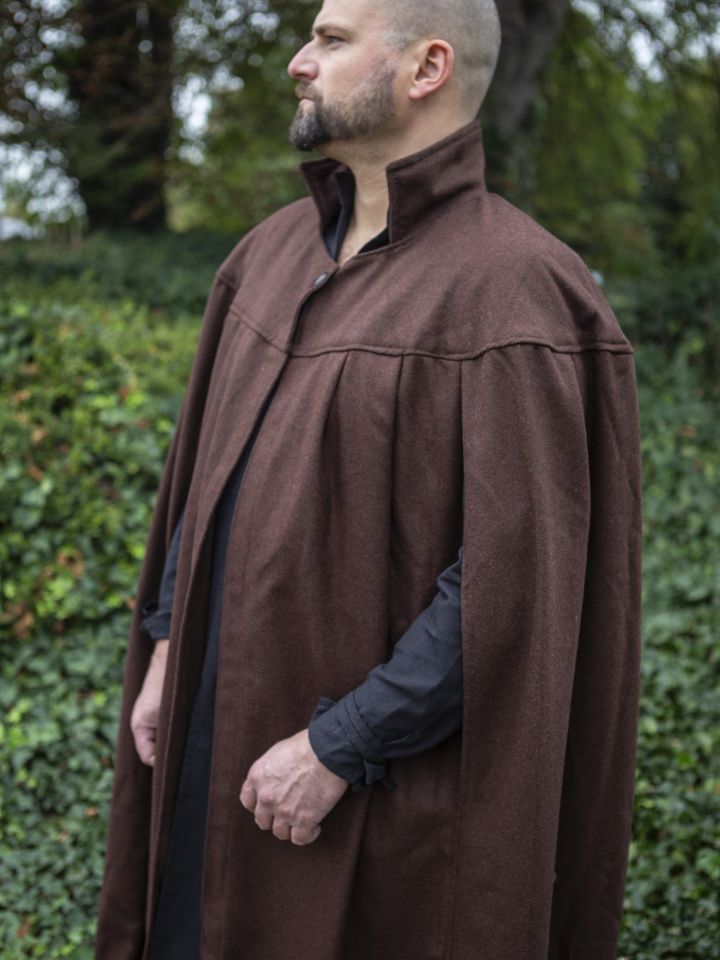 Fugger brown cape 2